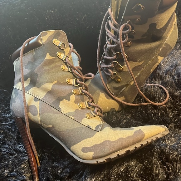 Army camouflage Heels***** 8.5 4 in Heels - Picture 2 of 3